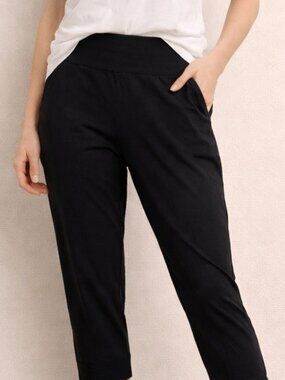 Lululemon Athletica Black cropped pants